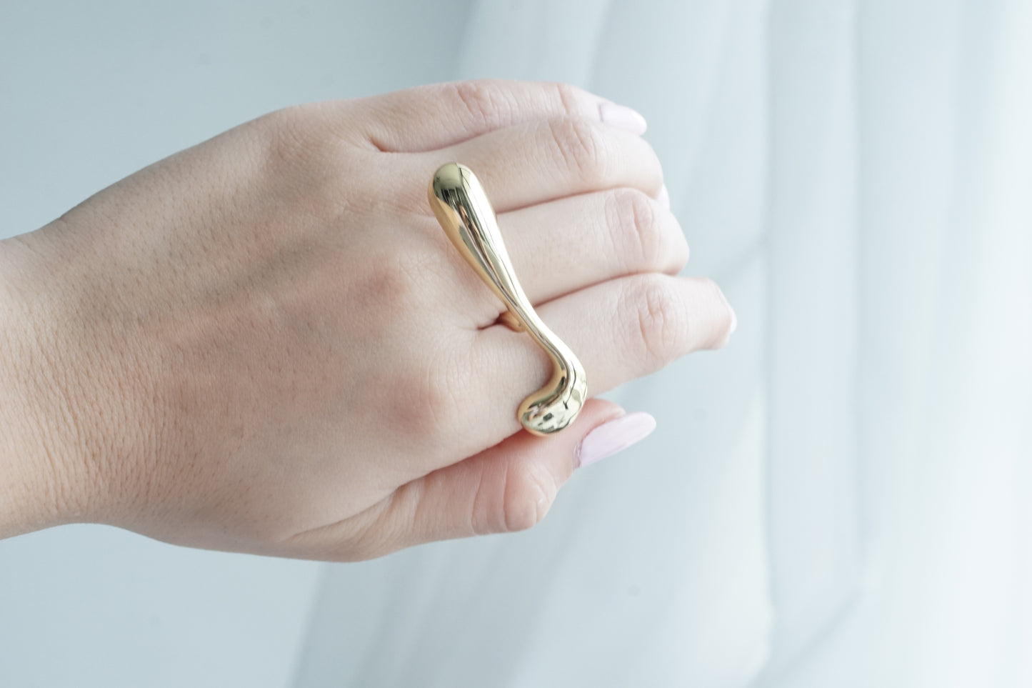 Anillo gota larga dorada