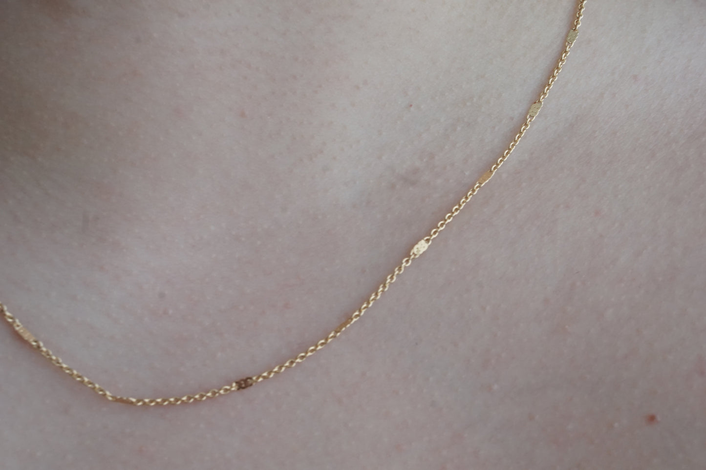 1mm Flat Link Chain – Gold
