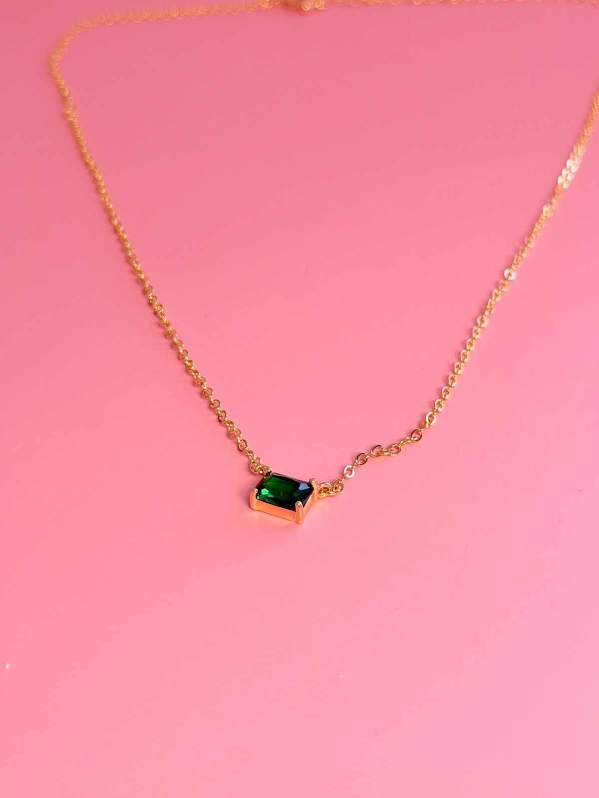Green necklace gold pleated