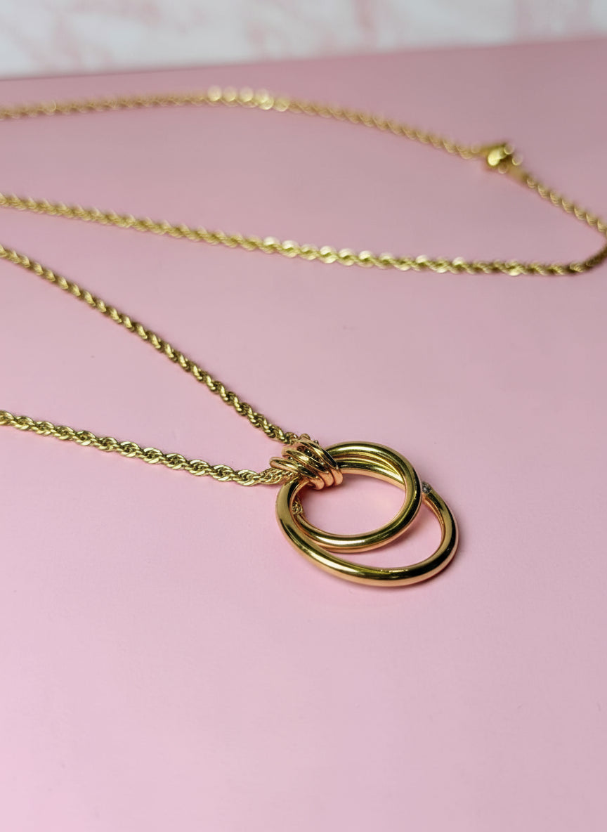 COLLAR CADENA TORZAL CON CIRCULOS ENTRELAZAD