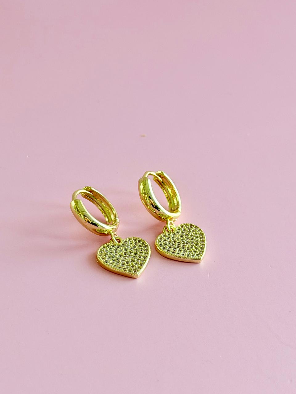 HUGGIES CORAZON CON COLGUIJE CHAPA18K