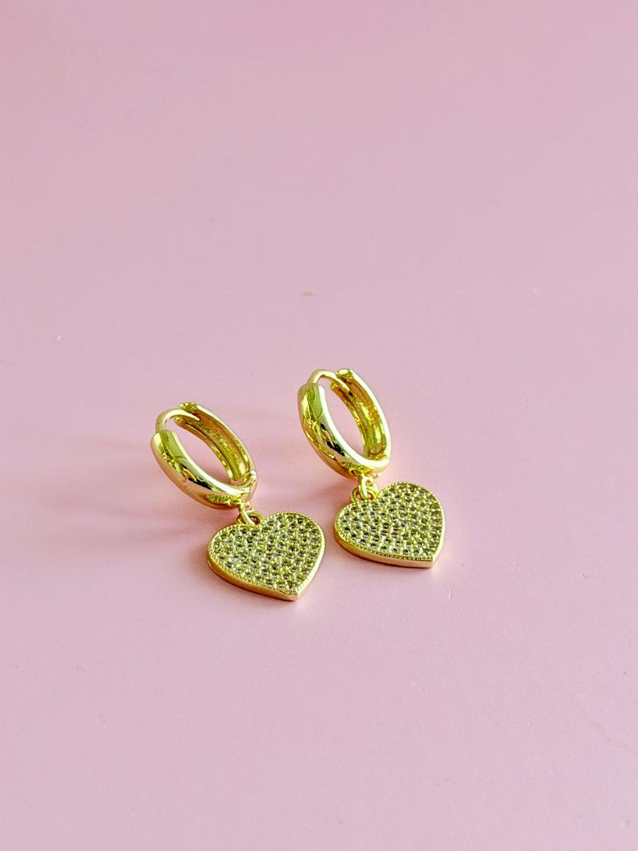 HUGGIES CORAZON CON COLGUIJE CHAPA18K