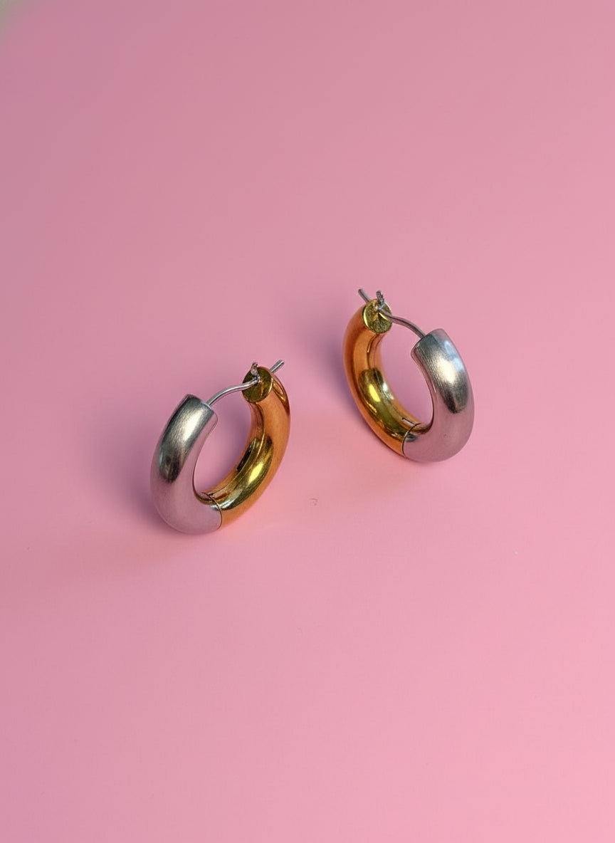 ARRACADA TUBULAR CON ACABADO LISO 23MM/5MM BI