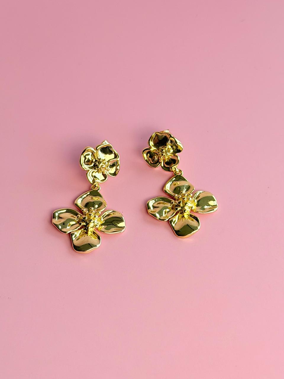 Aretes largos flores chapa de oro