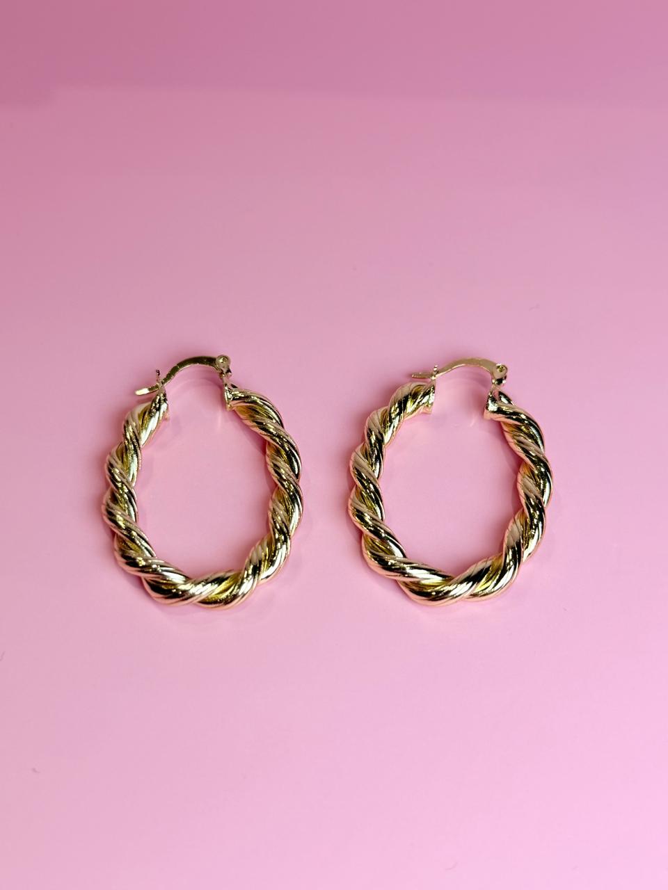 ARRACADA OVALADA TORSAL CH18K