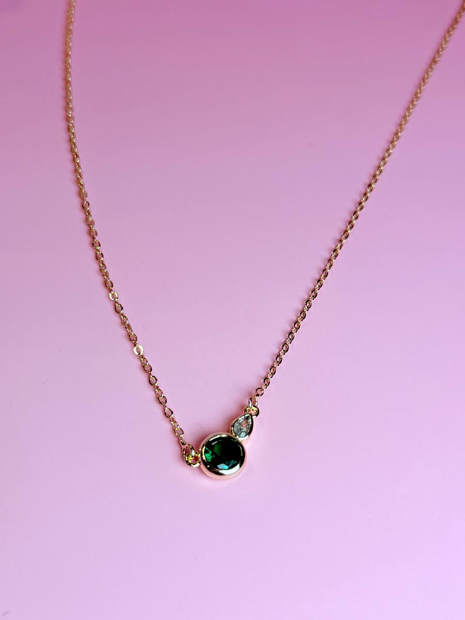 COLLAR ZIRCONIA 18X9MM ESMERALDA DORADO