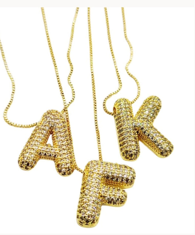 collar de letra zirconia