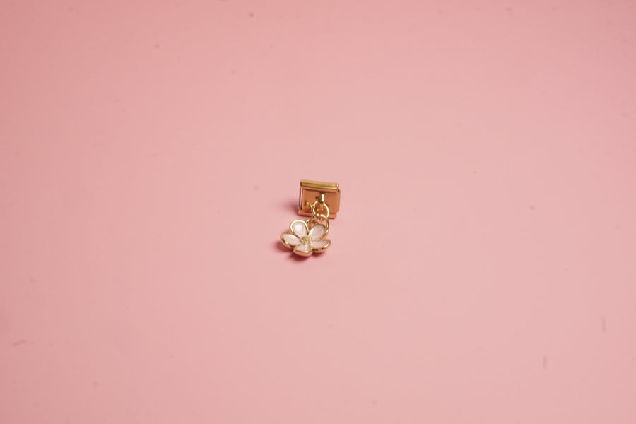 charm flor colgante dorada