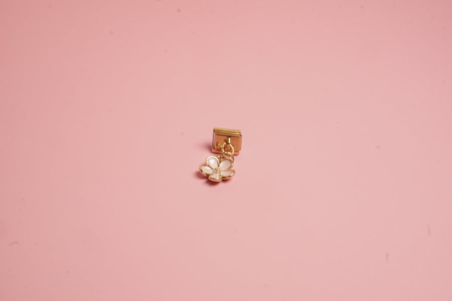 charm flor colgante dorada