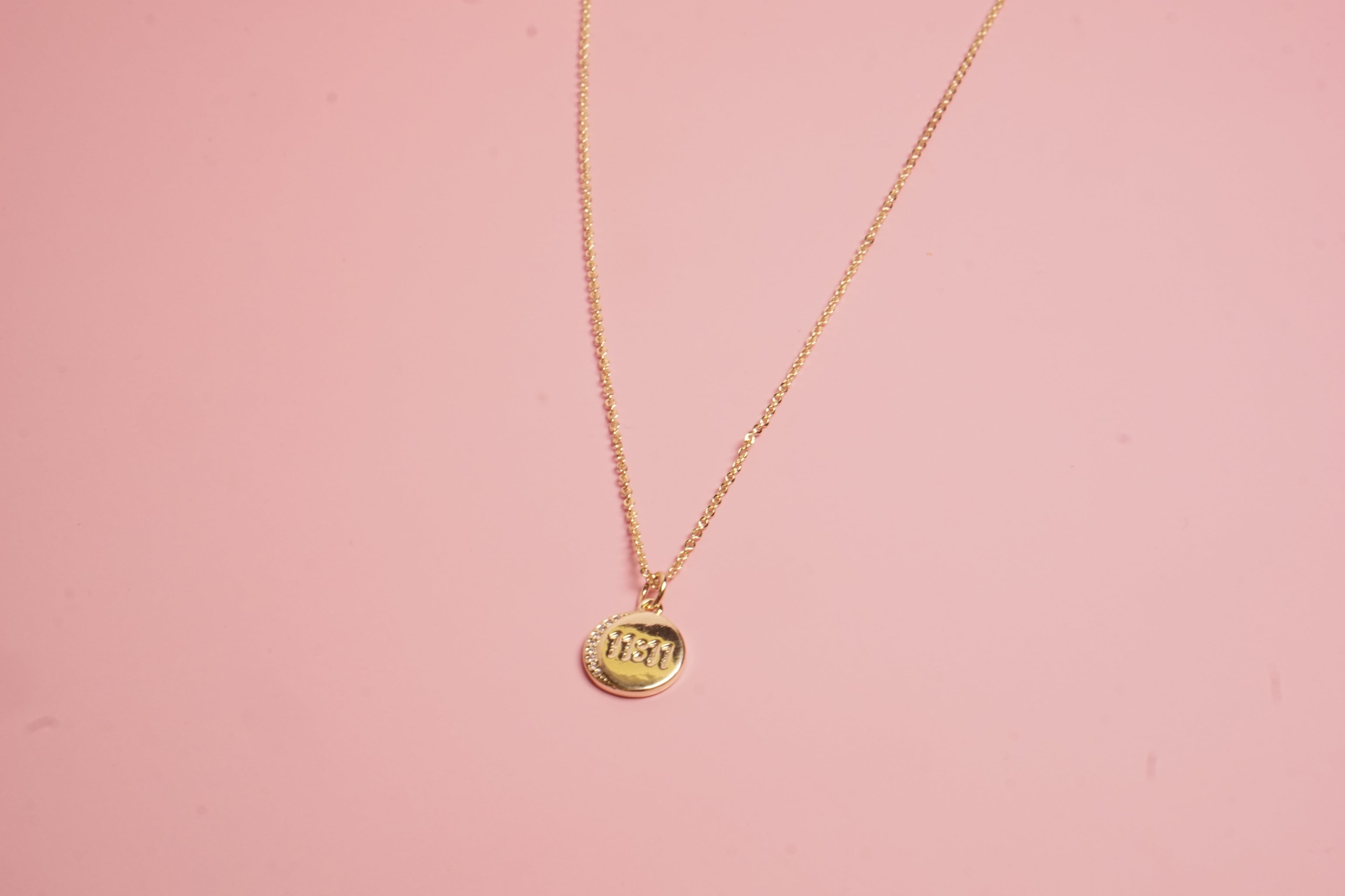 COLLAR 11:11 ZIRCONIAS 12MM DORADO