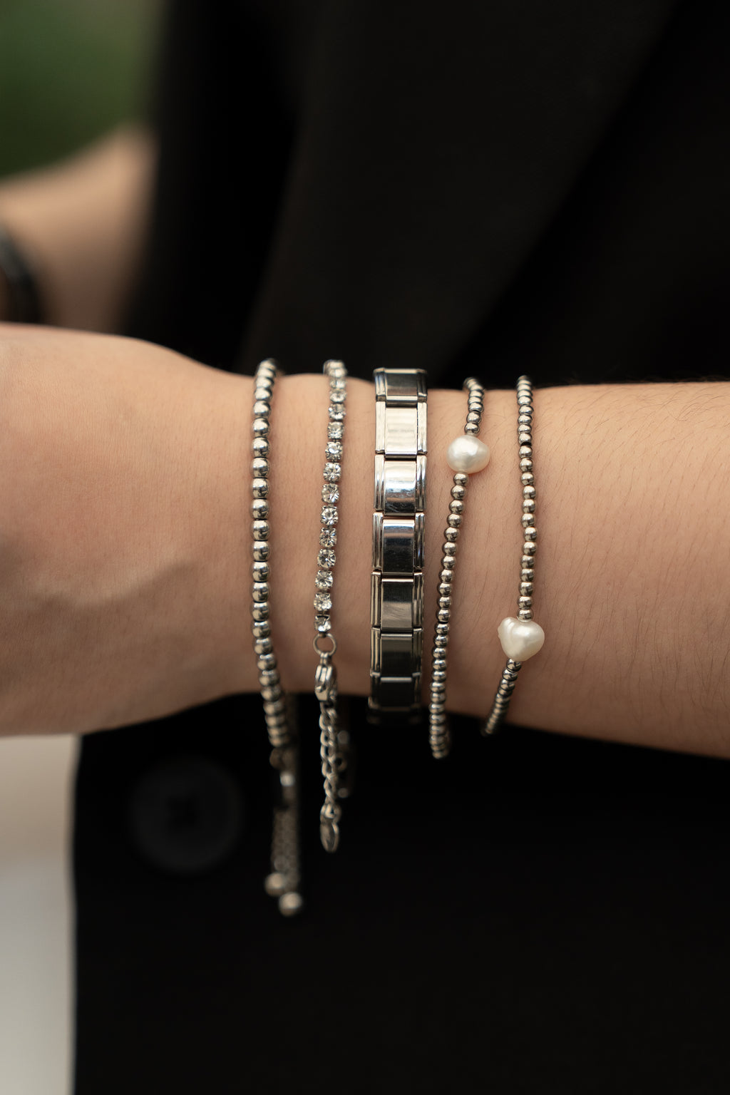 Pulsera elastica con perla y cuentas redondas