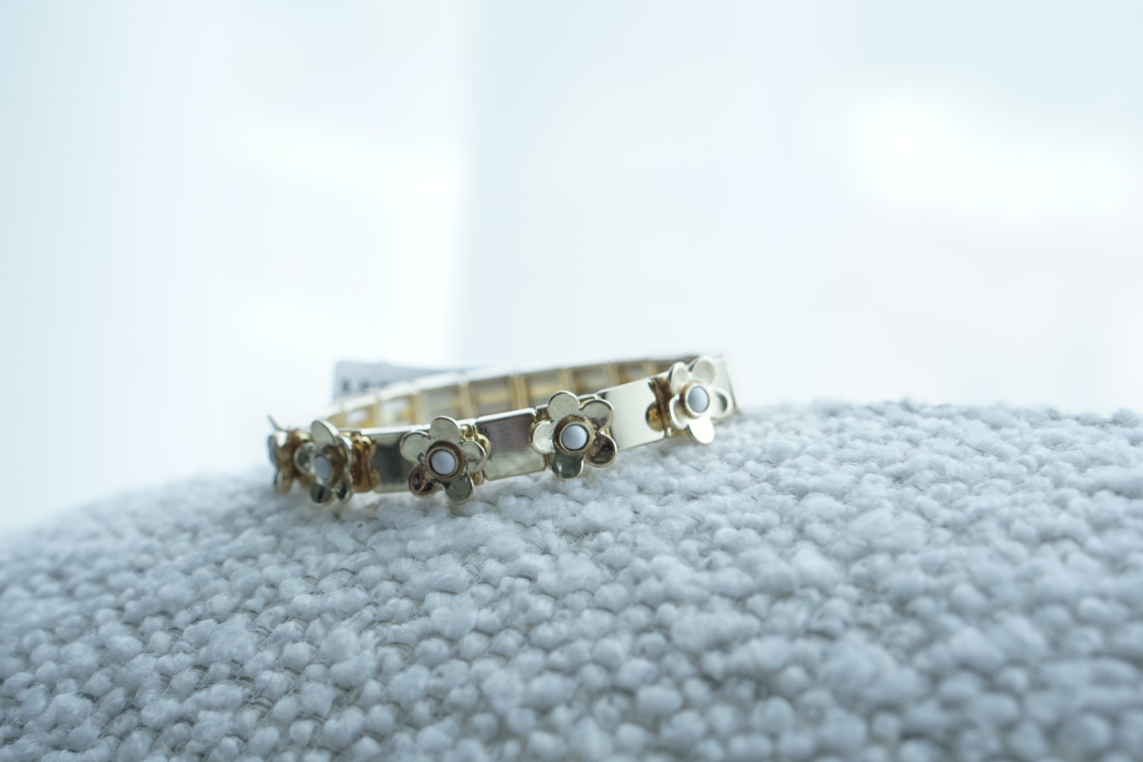 Pulsera de flores chapa de oro