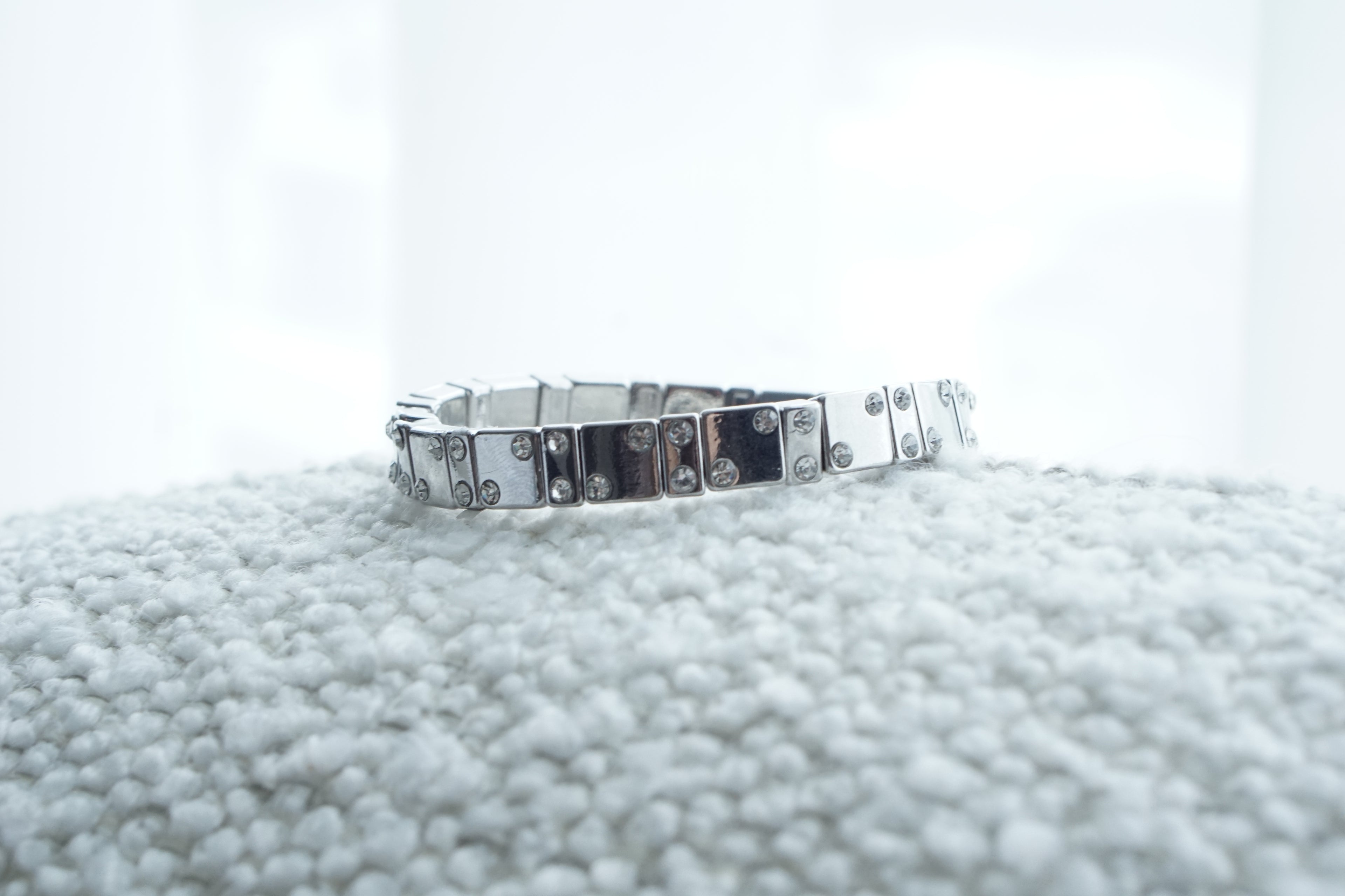Pulsera barra plateada dado