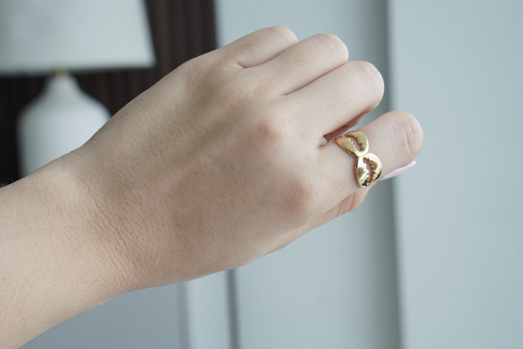 Gold Seashell Adjustable Ring