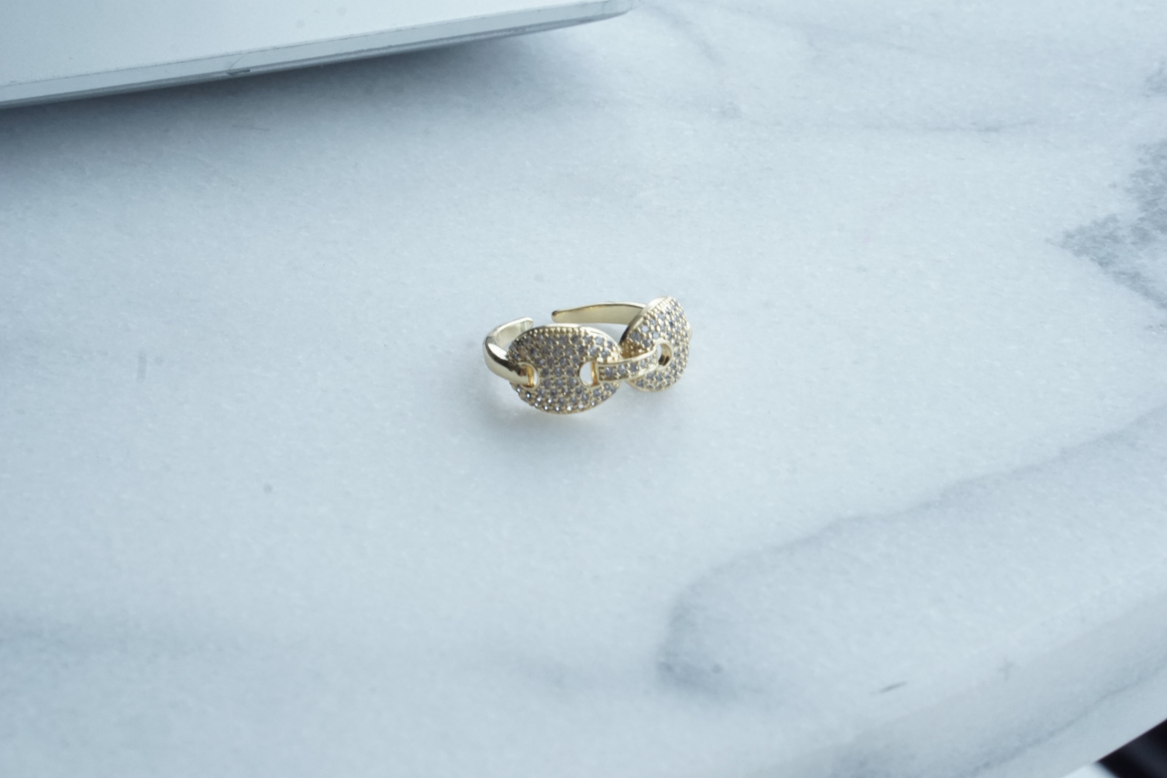 Anillo eslabon grande con zirconias