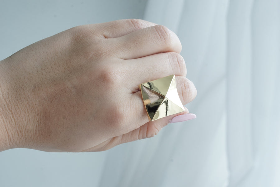 anillo escudo dorado