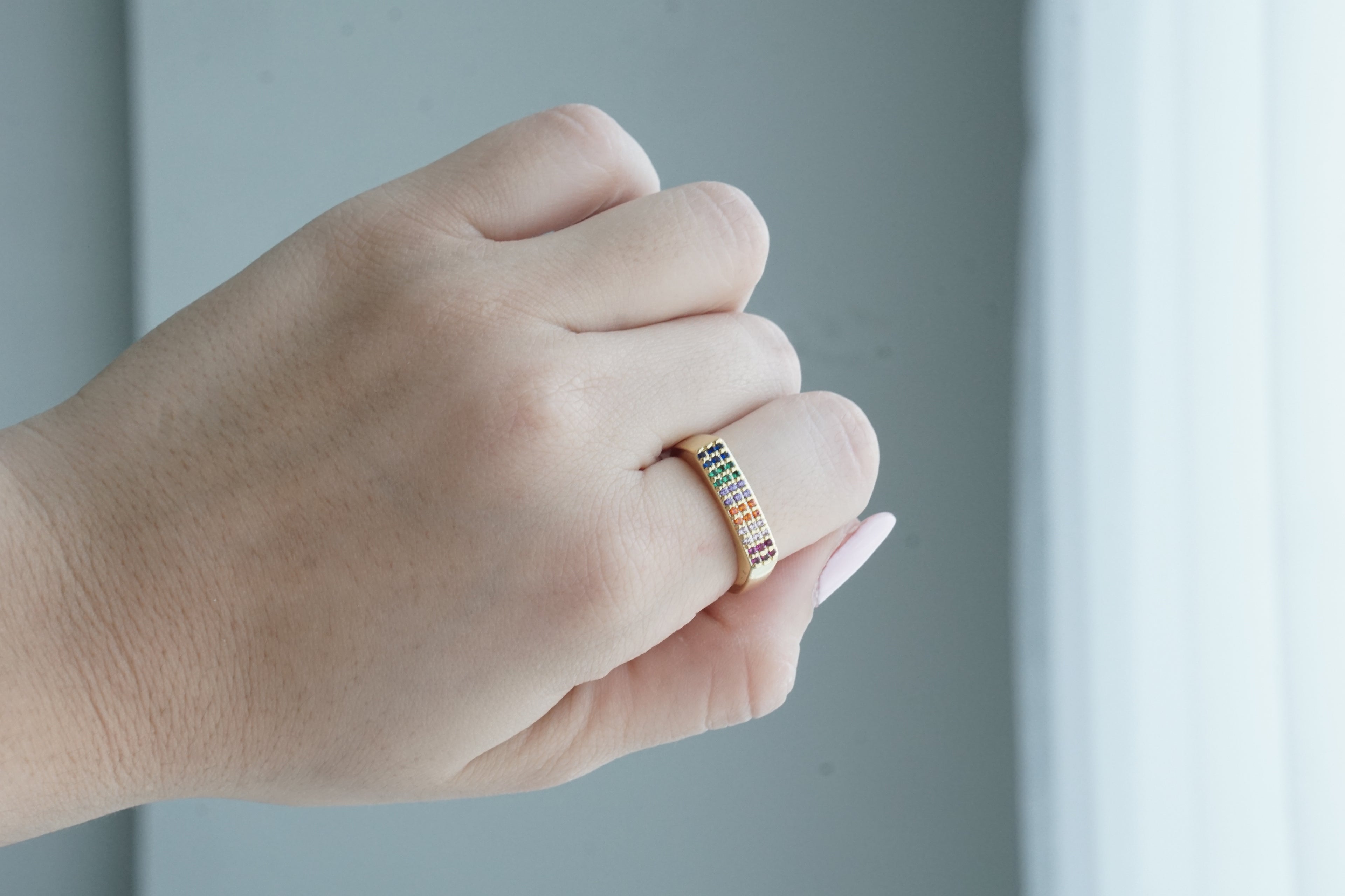 Anillo cuadrado arcoiris