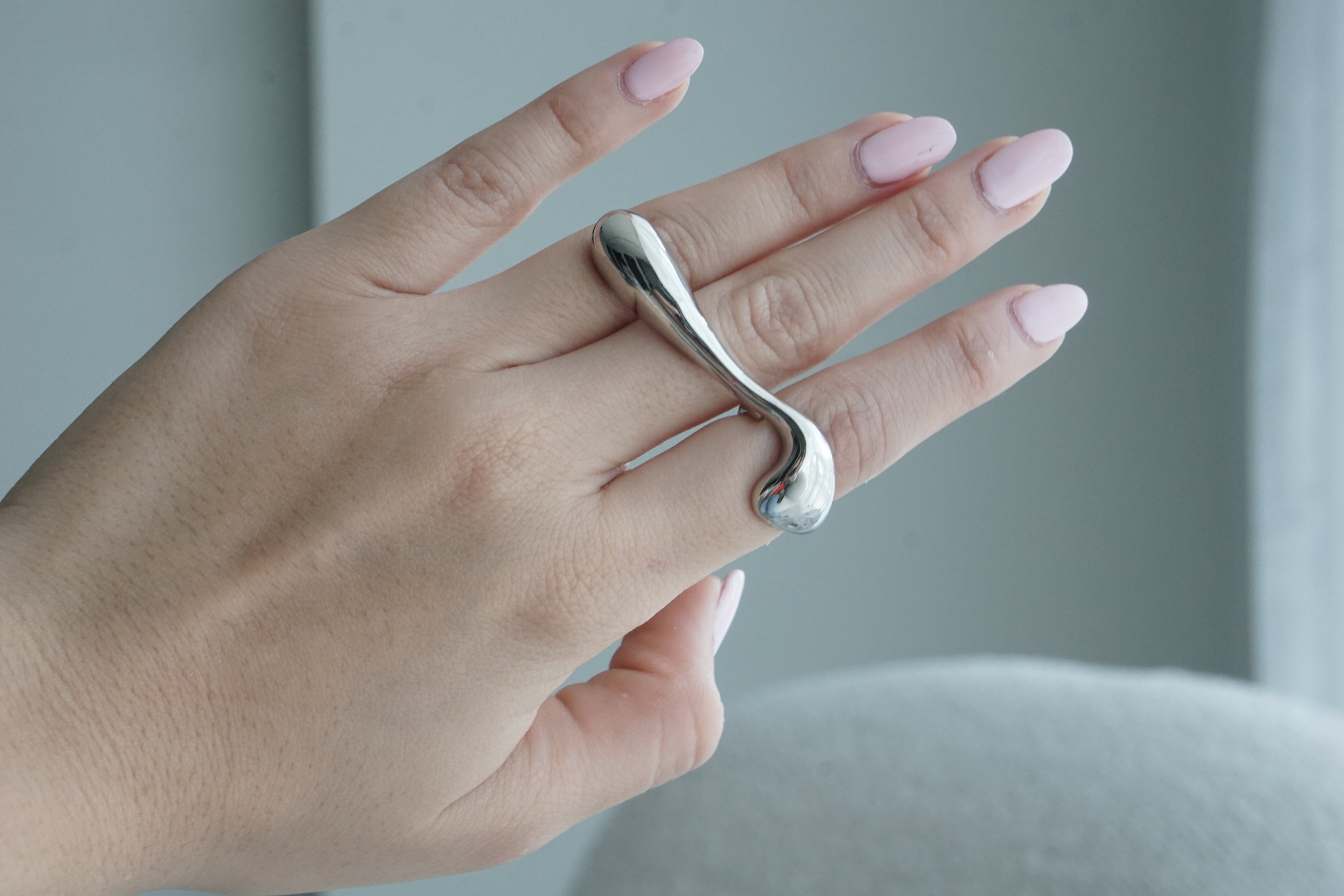 Anillo gota larga plateado