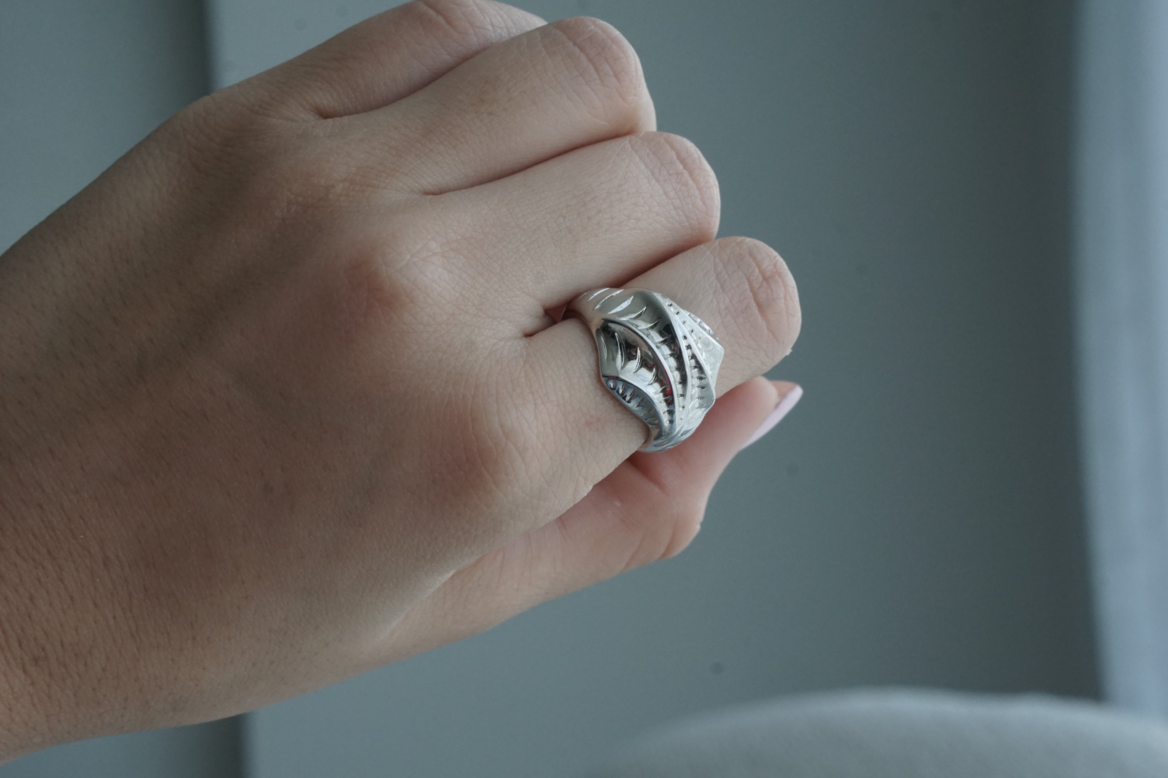 Anillo rombo martillado