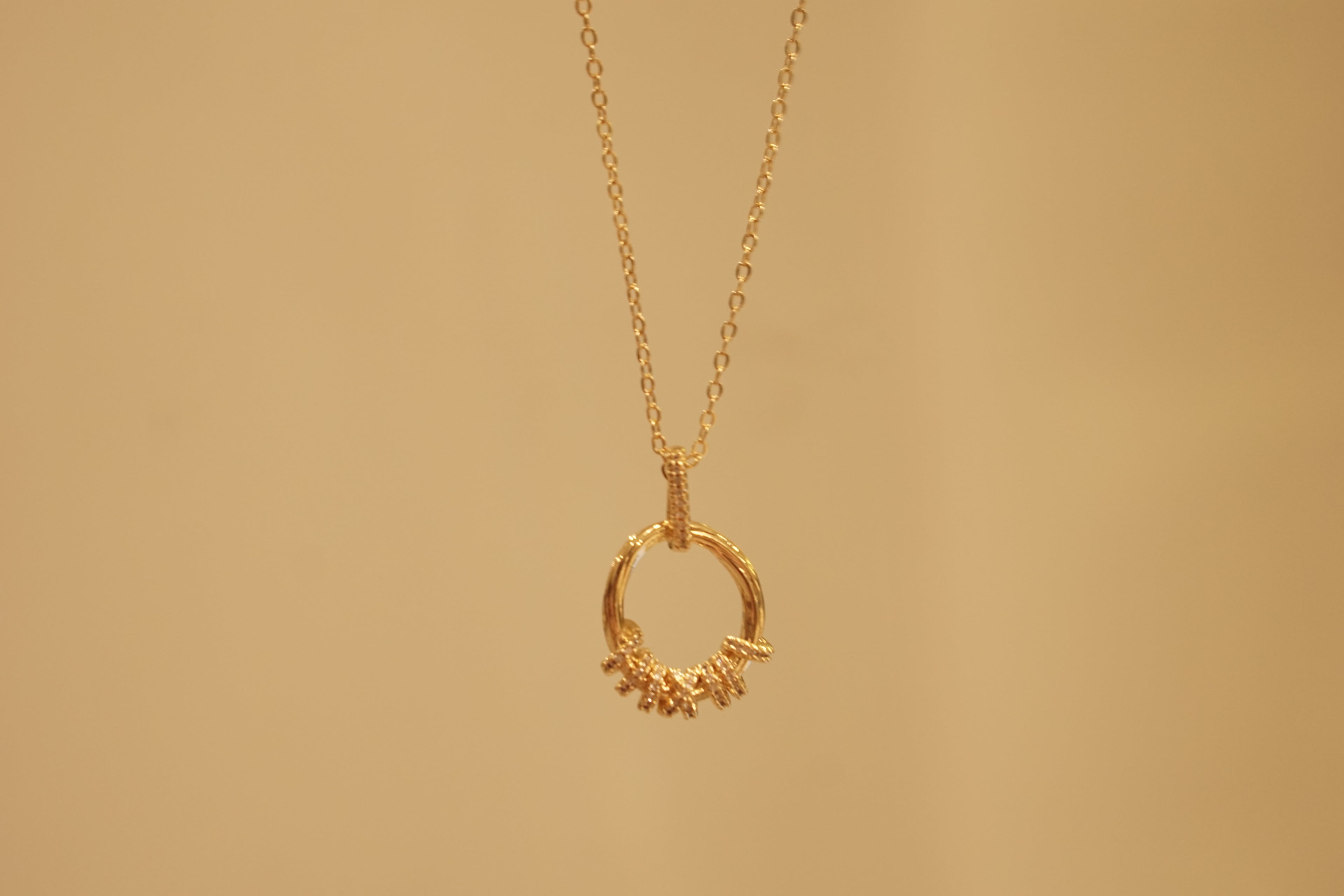 Collar anillo con zirconias