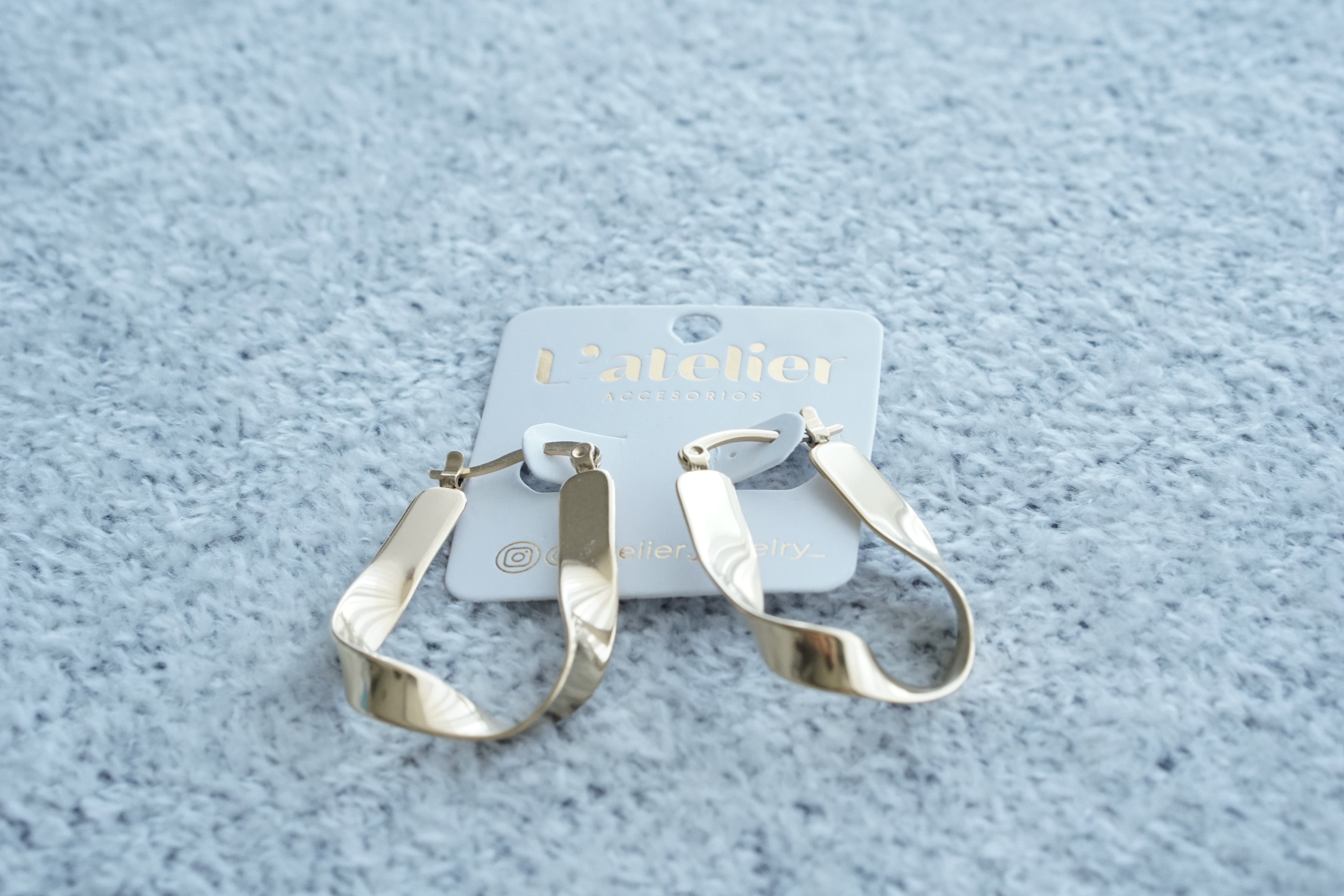 Twisted Irregular Rectangle Hoops – Gold