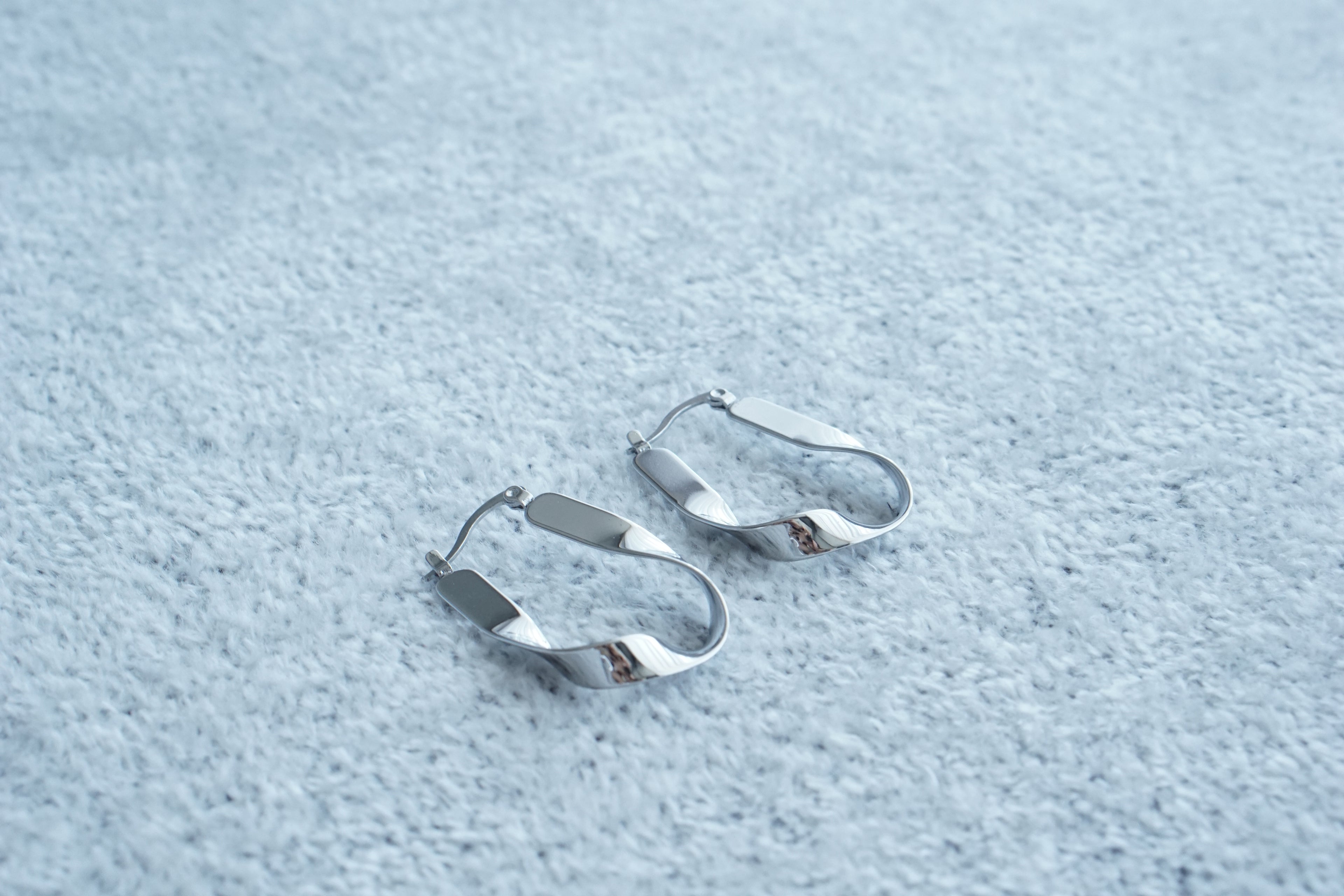 Twisted Irregular Rectangle Hoops – Silver
