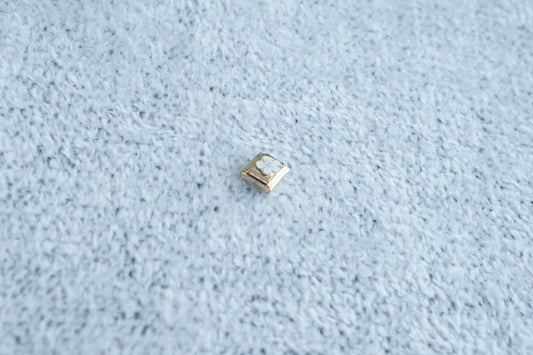 charm dorado flor