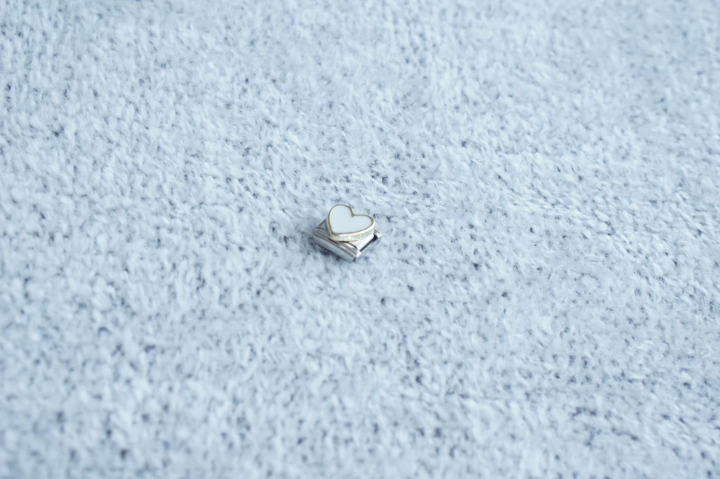 charm corazon blanco