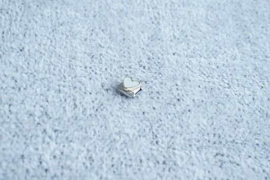 charm corazon blanco