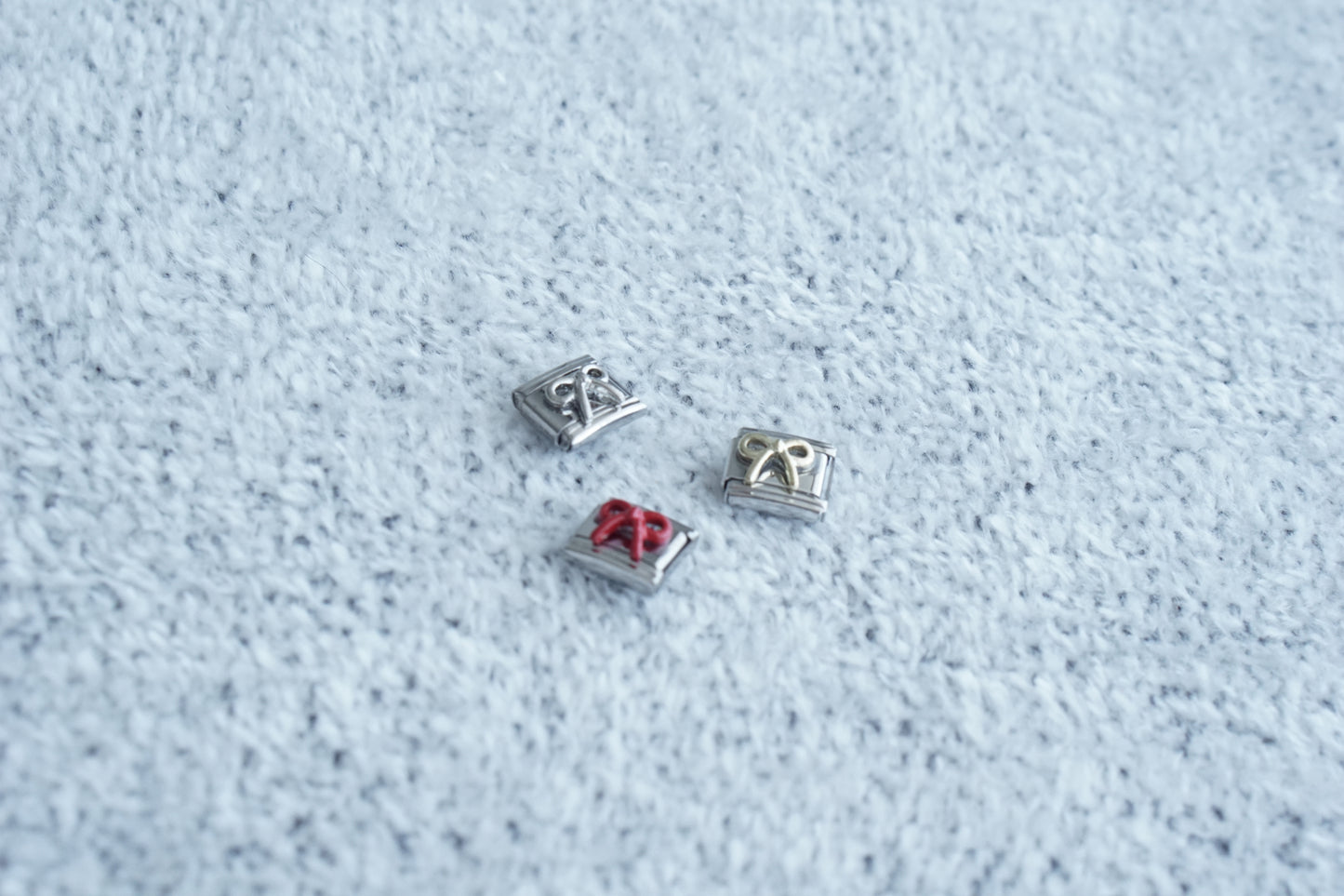 charm moños