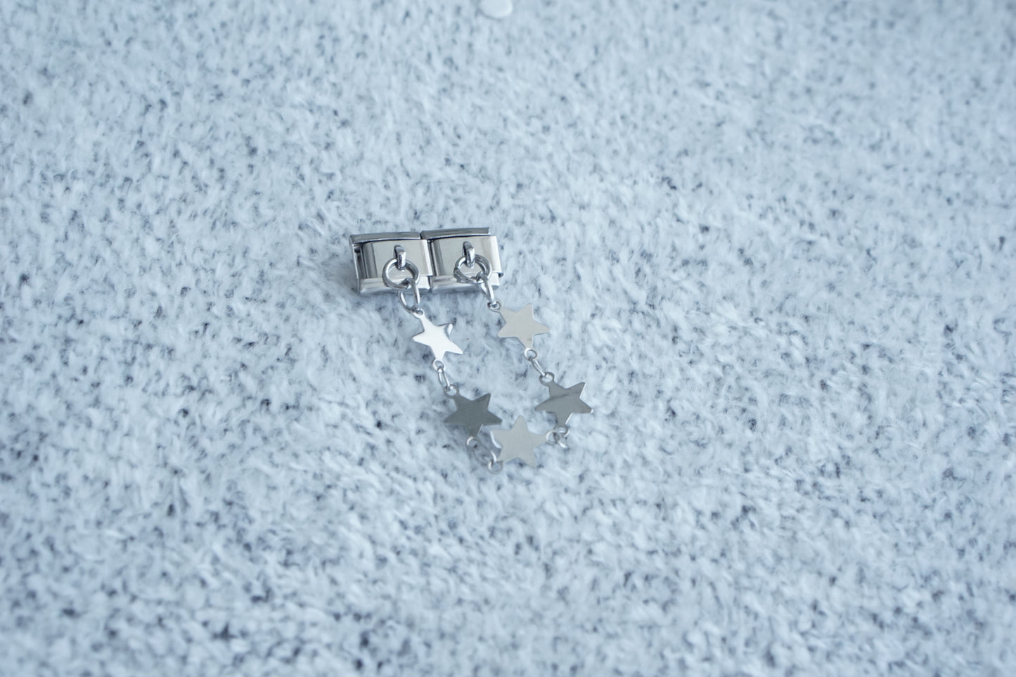 charm con colguijes plateado