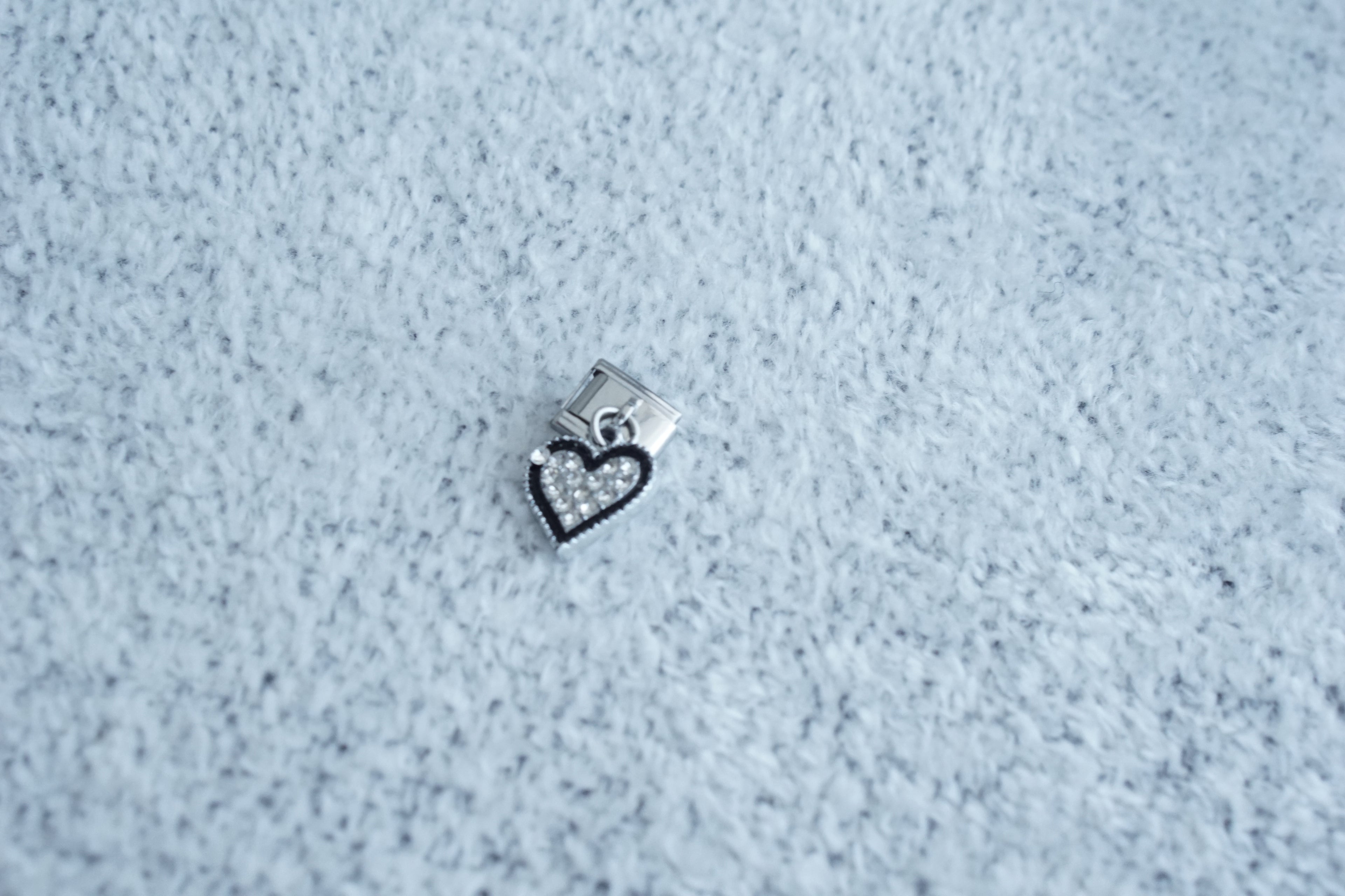 charm colgante corazon brillos