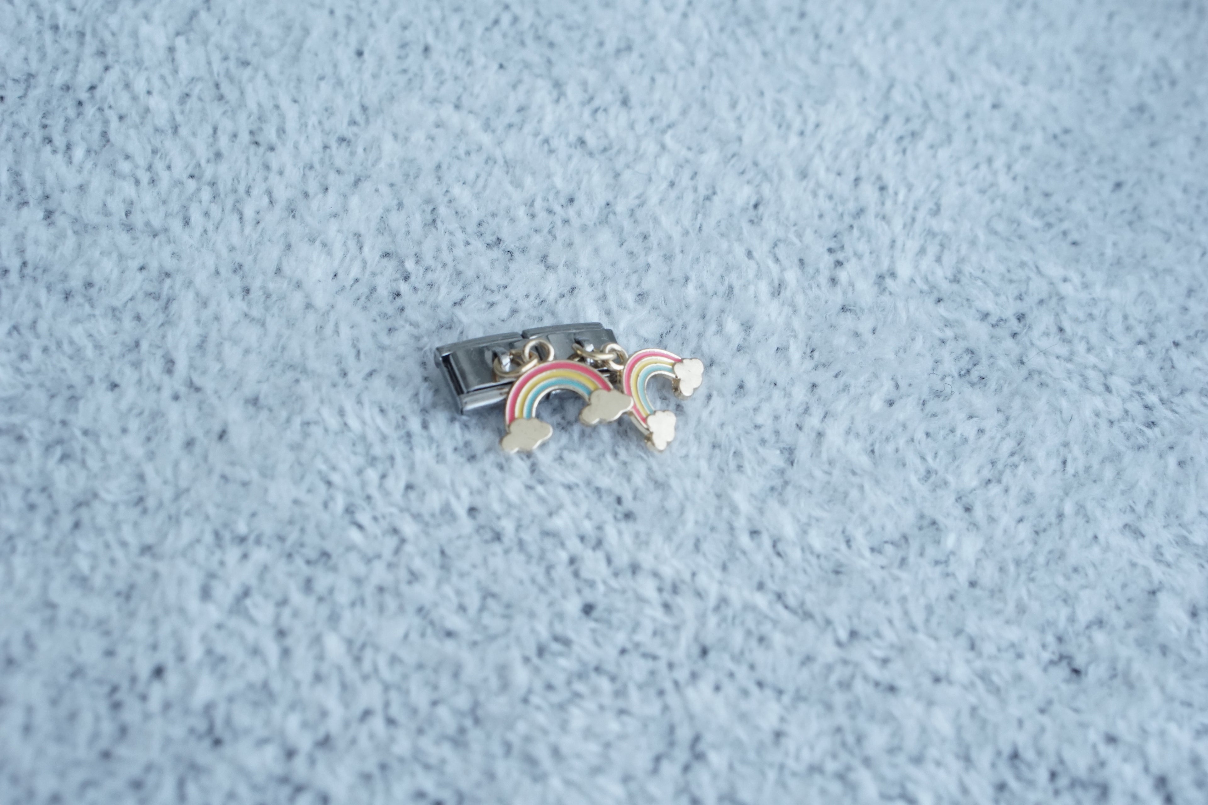 charm colgante arcoiris