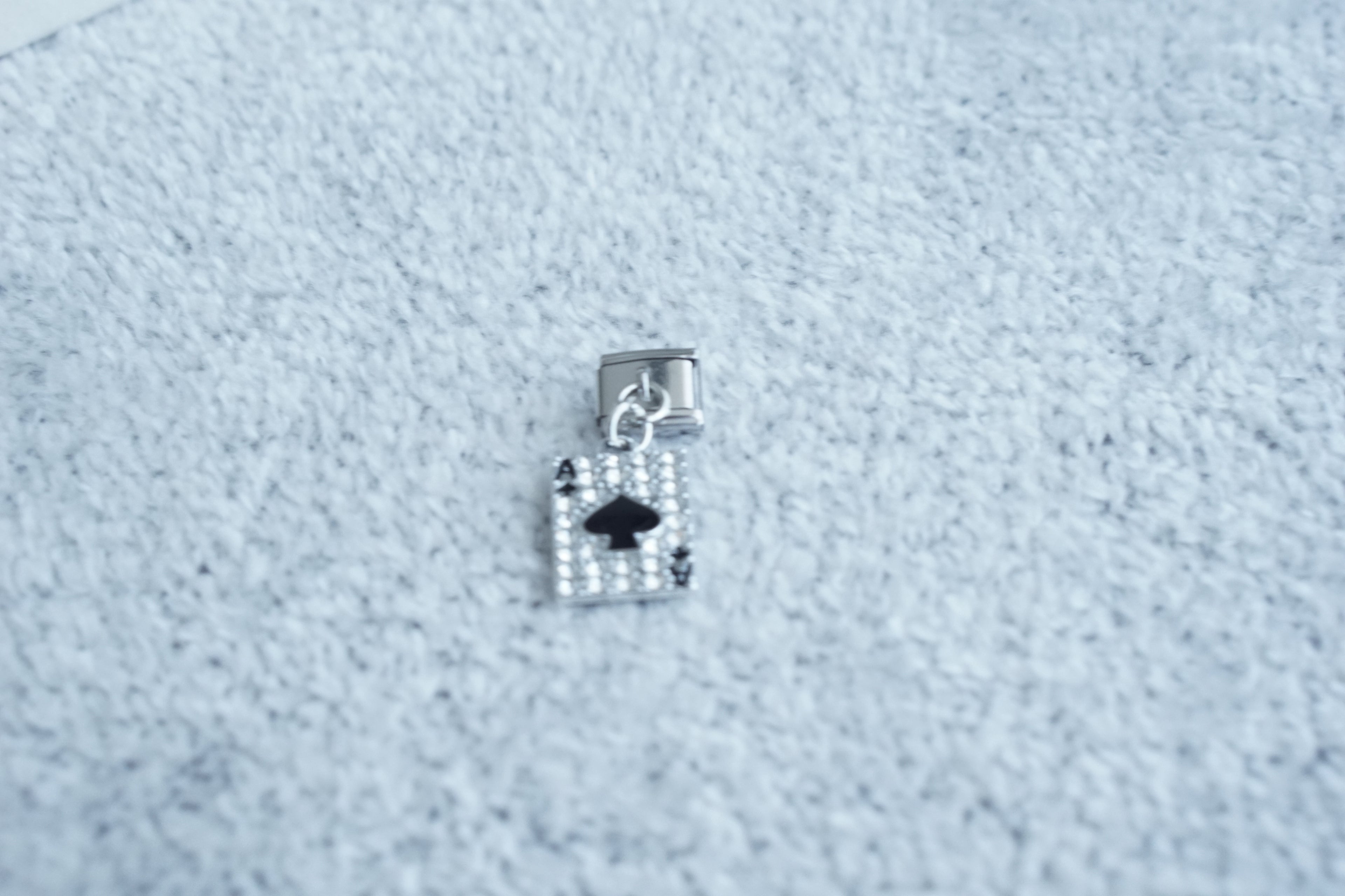 charm colgante carta