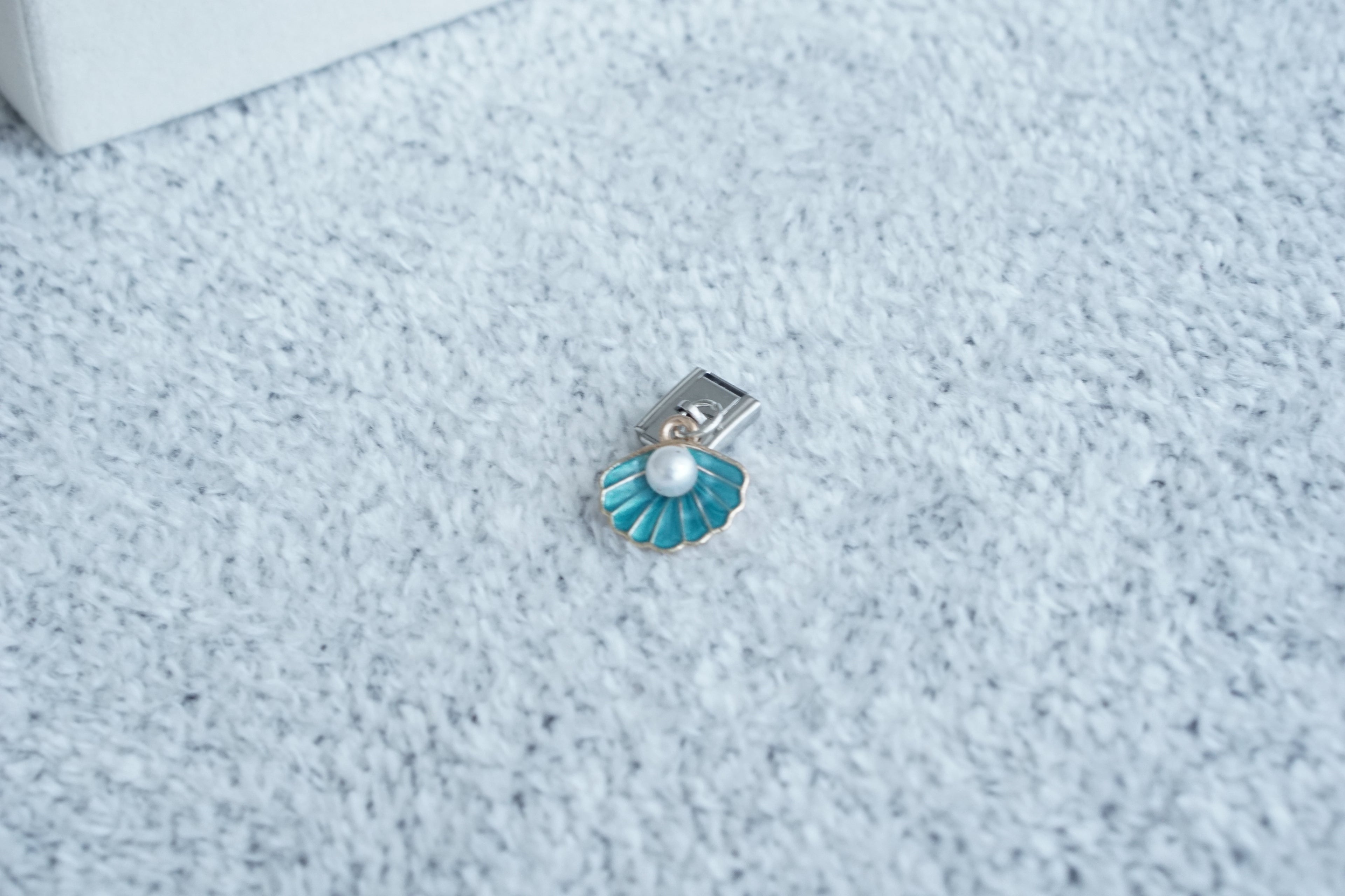 charm colgante shell