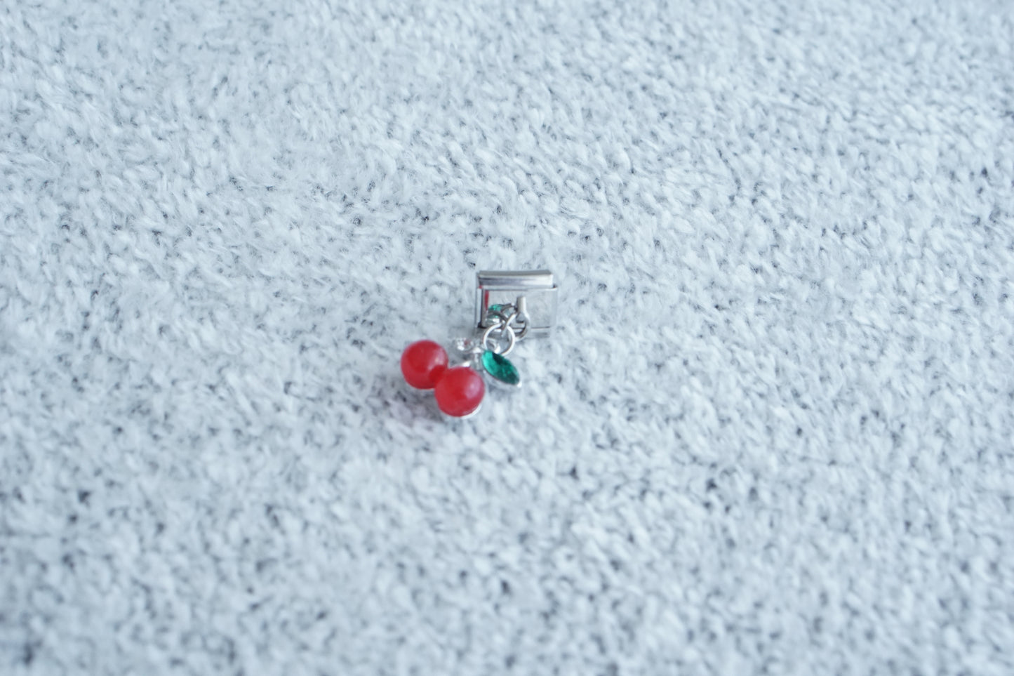 charm cherry plateada 3d
