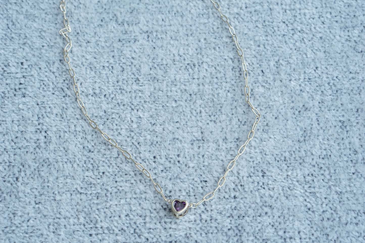 collar eslabon textura corazon morado oro laminado