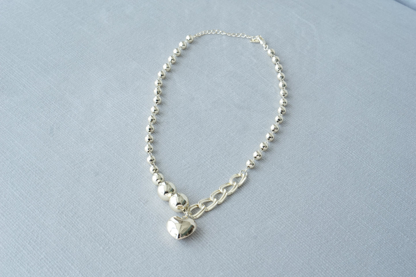 Collar esferas y eslabones corazon