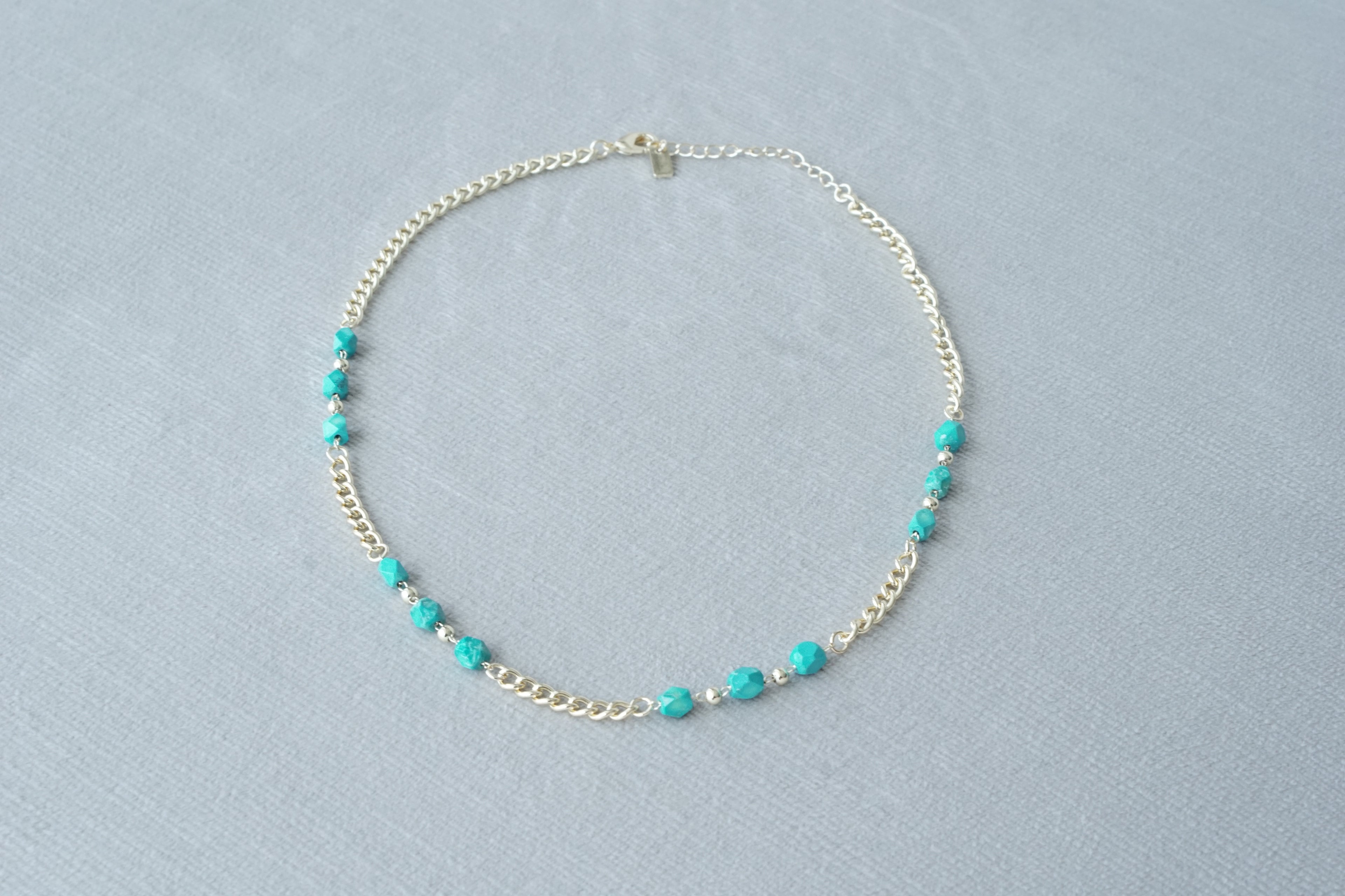 Collar eslabon dorado cuentas azul