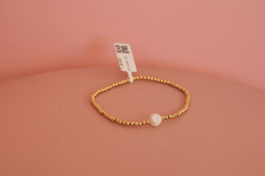 Pulsera elastica con perla y cuentas redondas