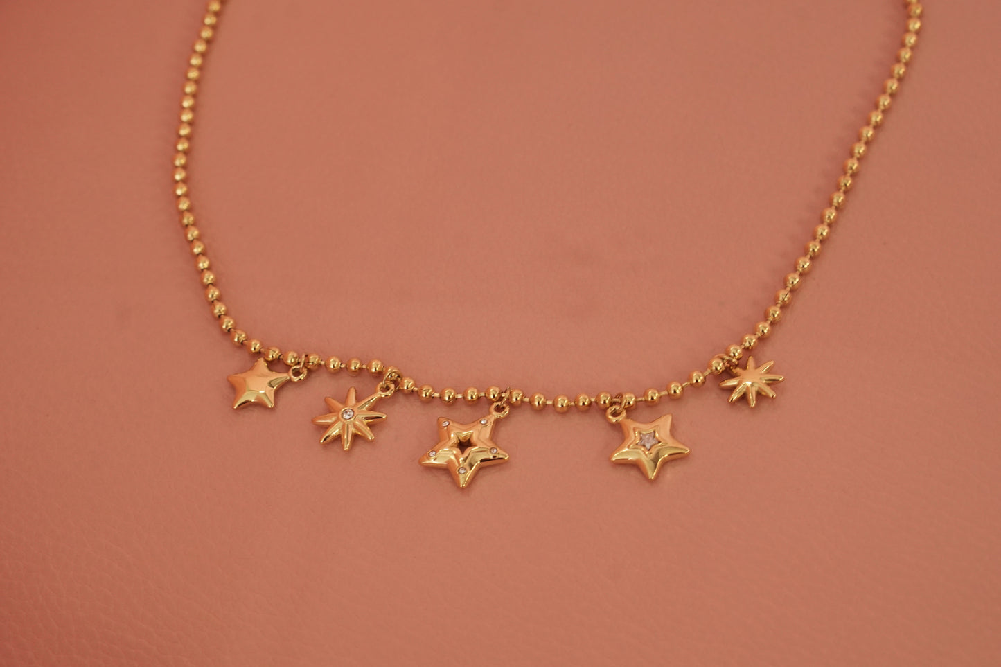 Collar con cadena balin  y dijes de estrella acero