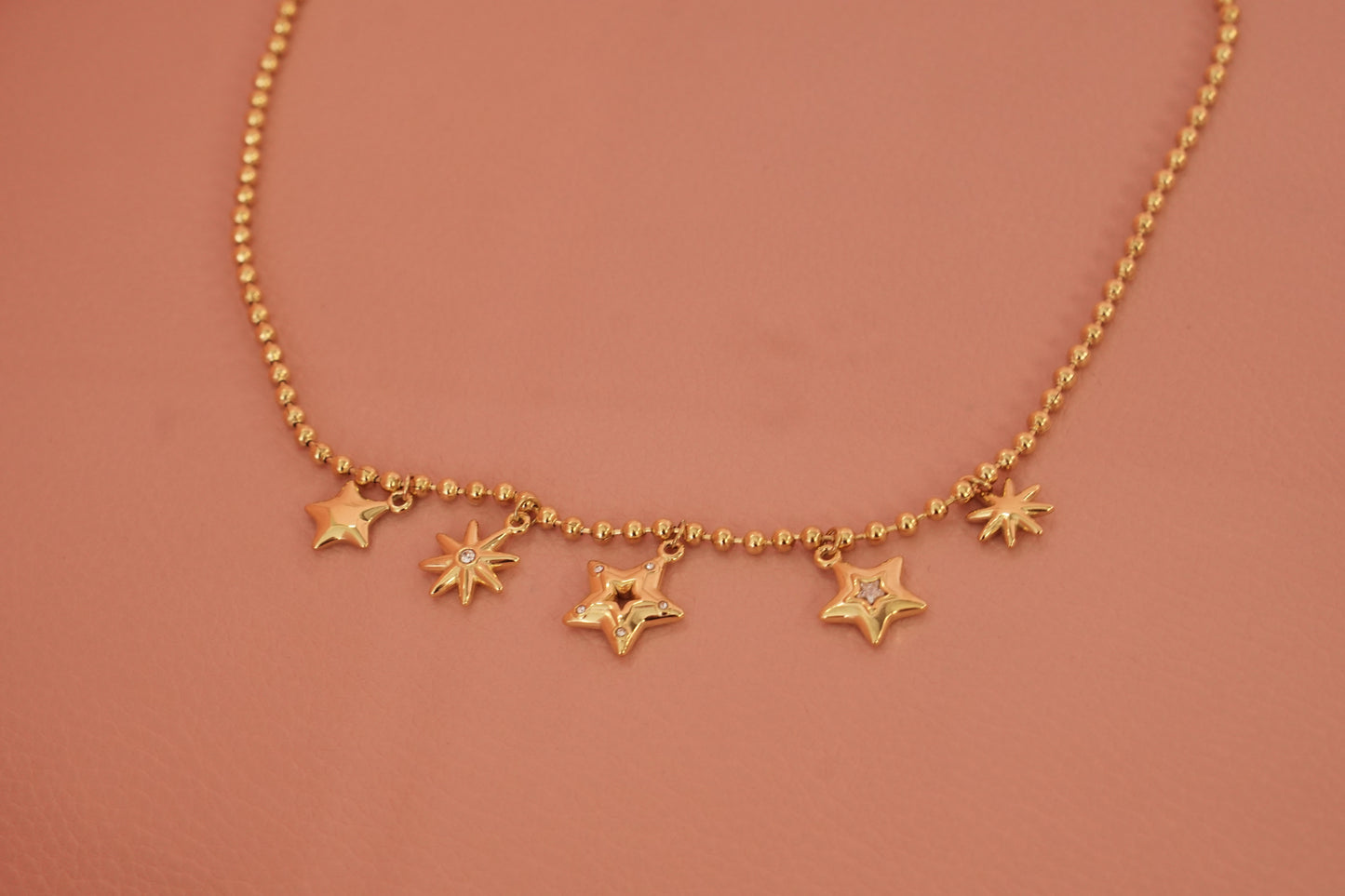 Collar con cadena balin  y dijes de estrella acero