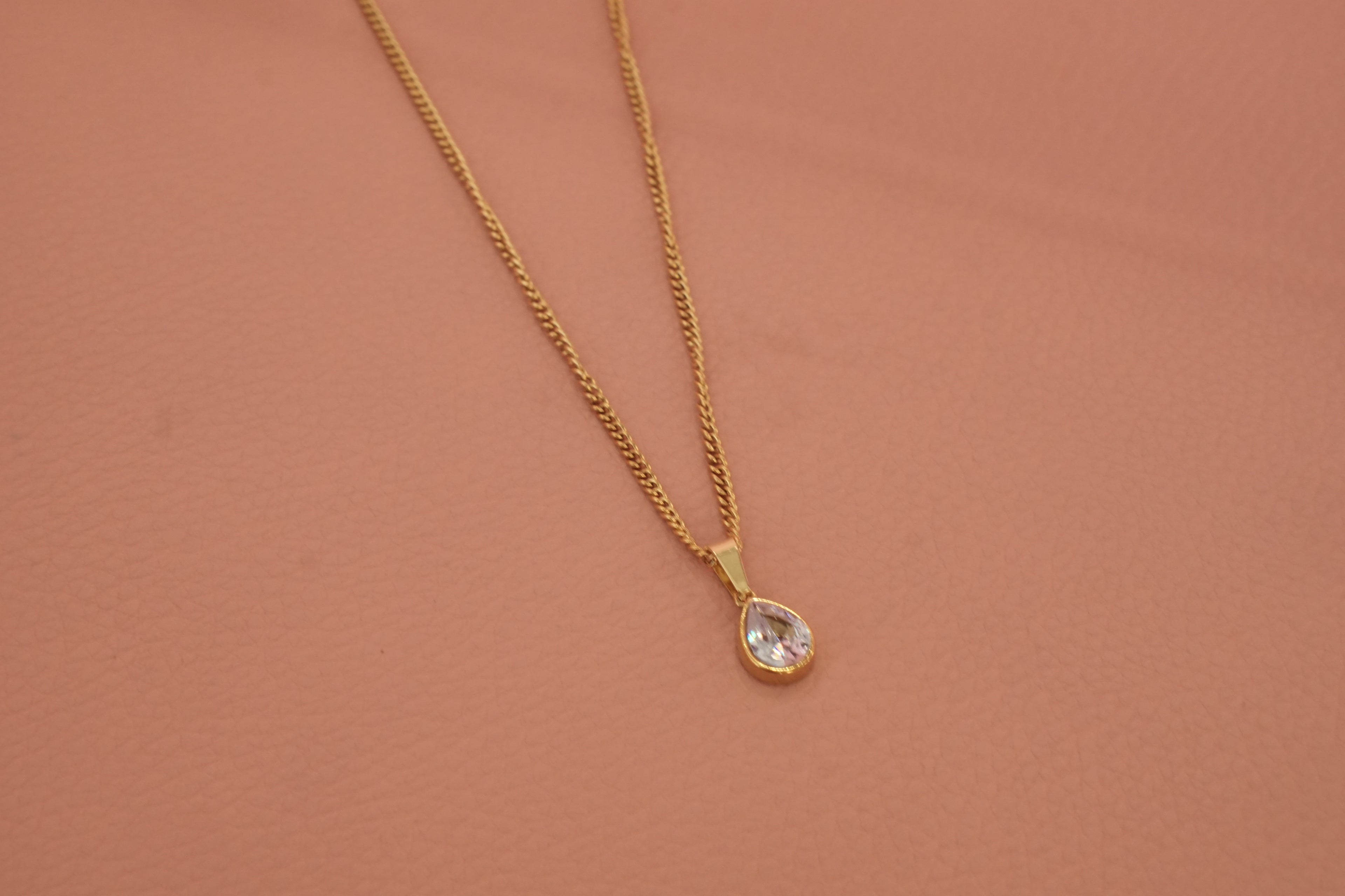 Collar con colgante de cristal en forma de gota, de acero inoxidable