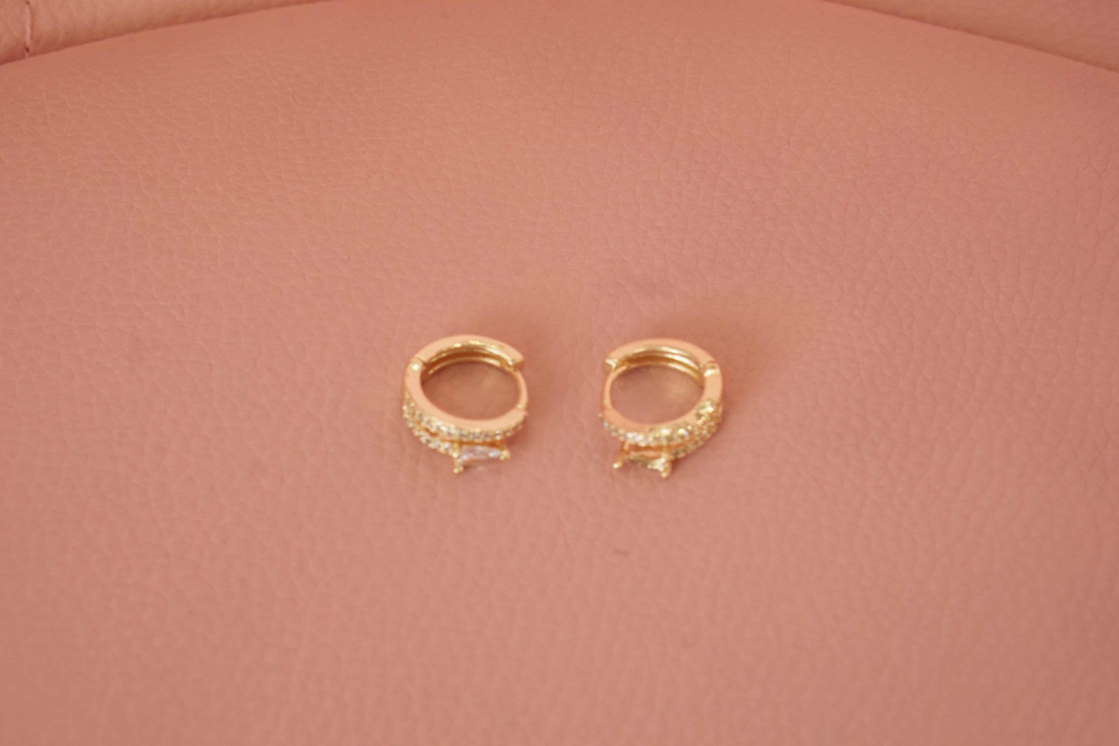 Huggies doble linea zirconia chapa de oro