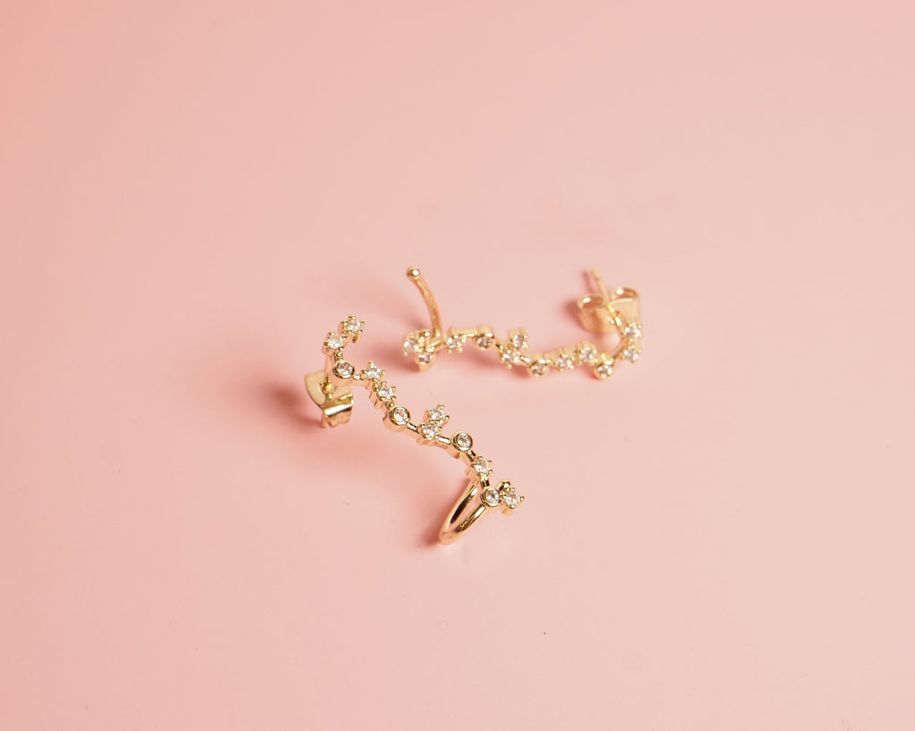 Arete diseño guia zirconia chapa de oro, con earcuff