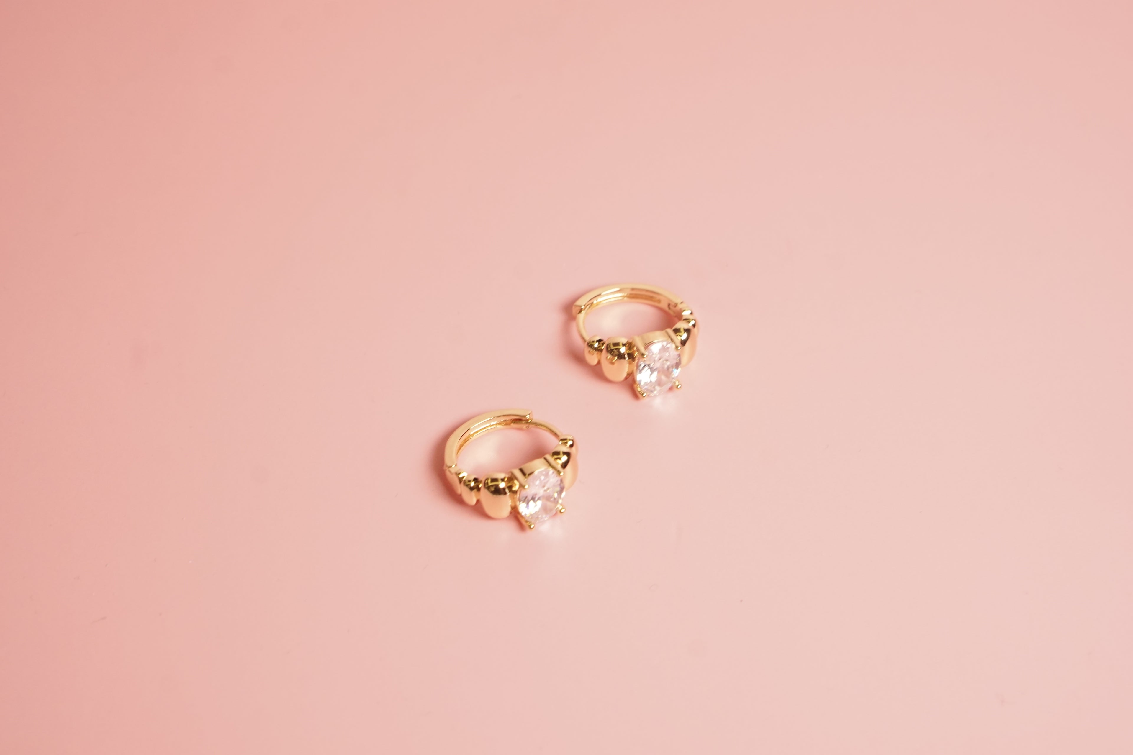 Arracada zirconia ovalada chapa de oro