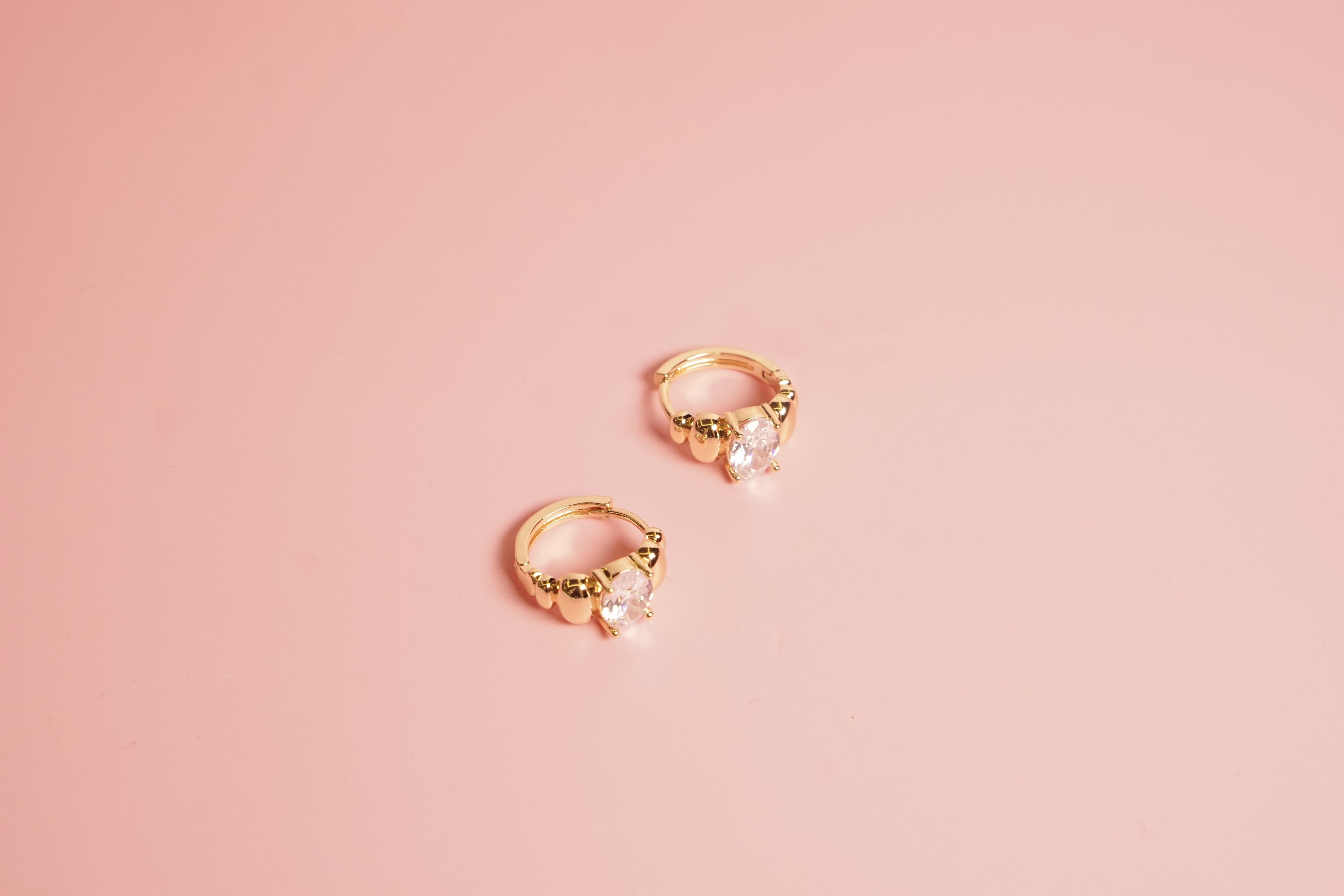 Arracada zirconia ovalada chapa de oro