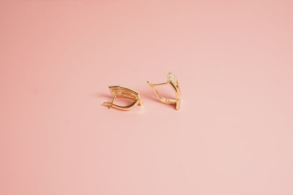 Arracada rectangular con zirconias diseño lineas