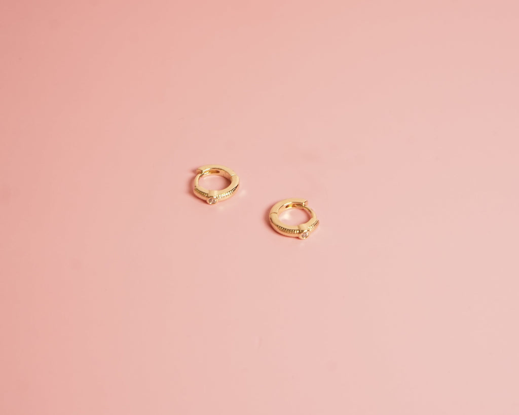 Huggies onduladas zirconias chapa de oro