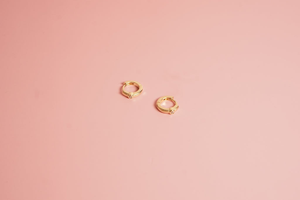 Huggies onduladas zirconias chapa de oro